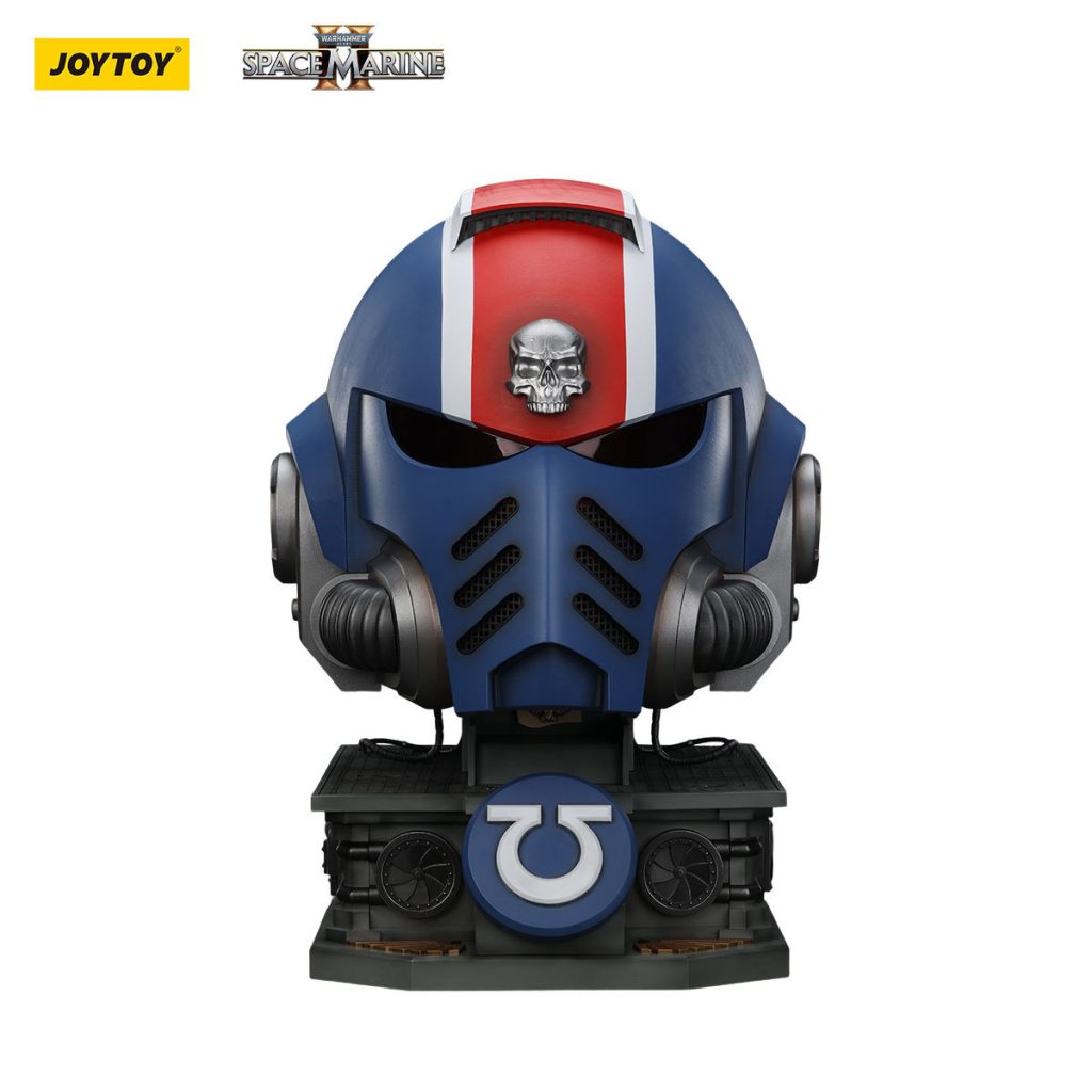 JoyToy WH40K - Ultramarines Lieutenant Titus' MkX Helmet & Display Stand - Image 2
