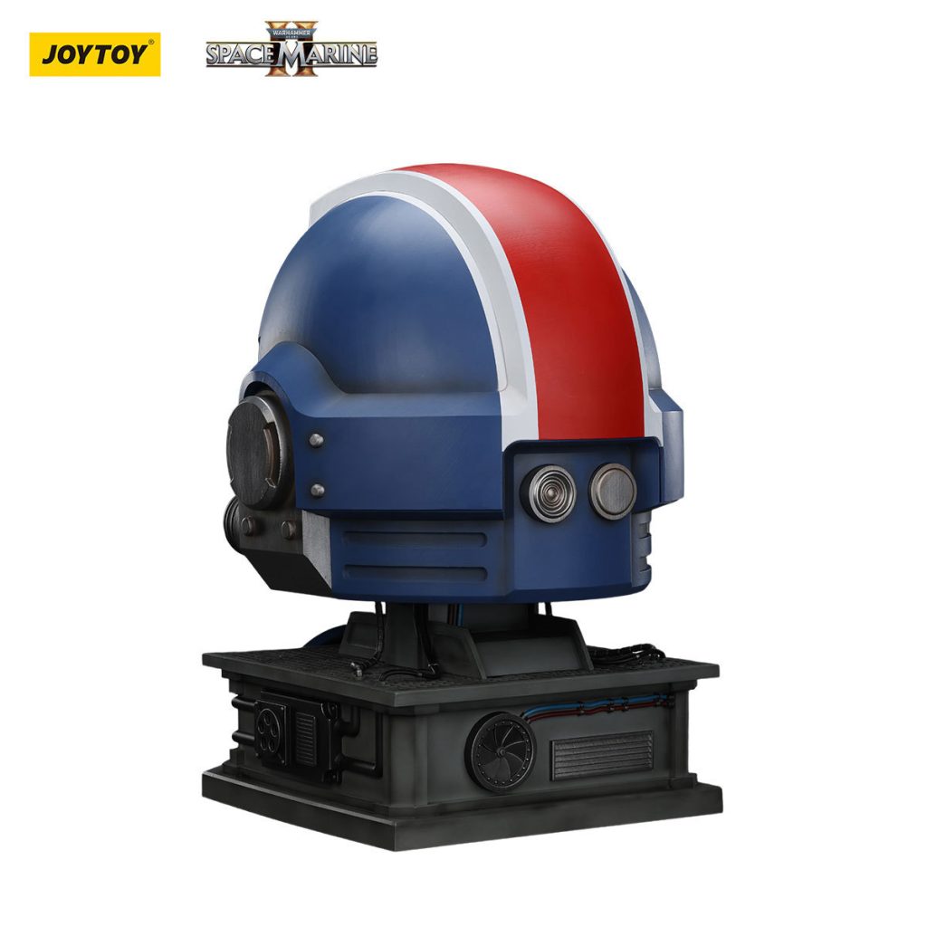 JoyToy WH40K - Ultramarines Lieutenant Titus' MkX Helmet & Display Stand - Image 3