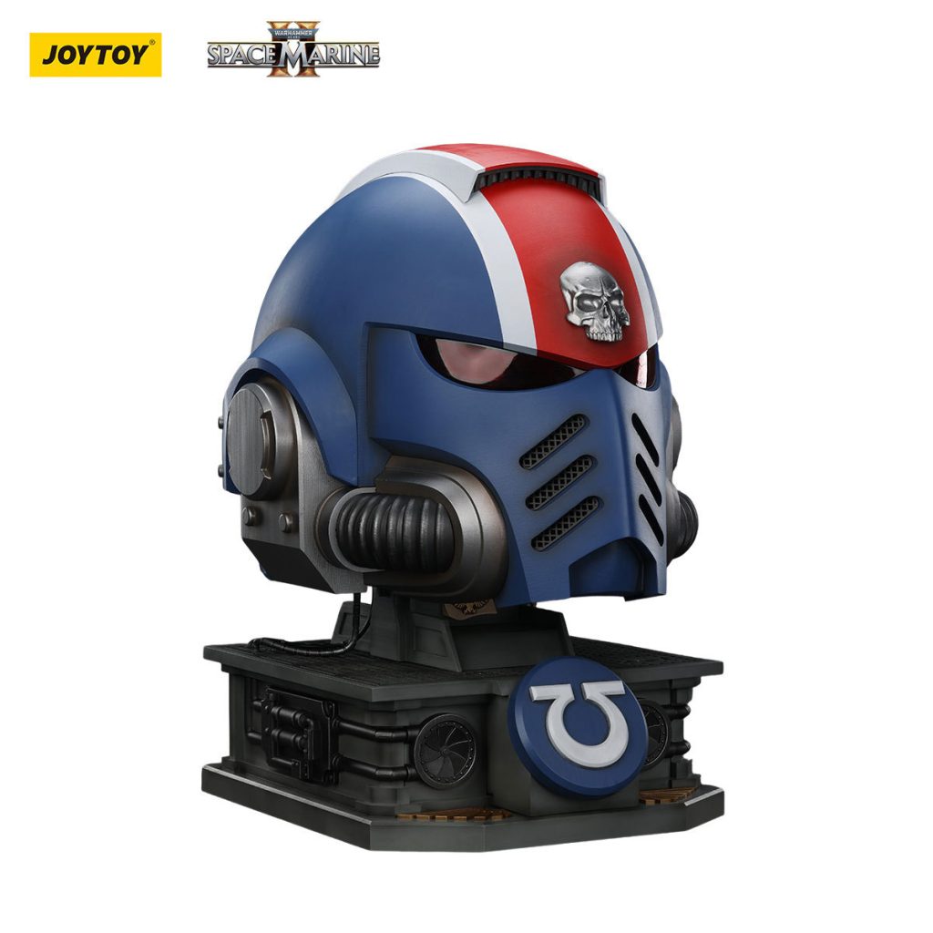 JoyToy WH40K - Ultramarines Lieutenant Titus' MkX Helmet & Display Stand - Image 4