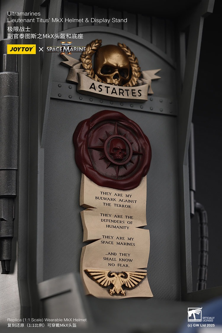 Ultramarines Lieutenant Titus MkX Helmet Display Stand - JoyToy Mart